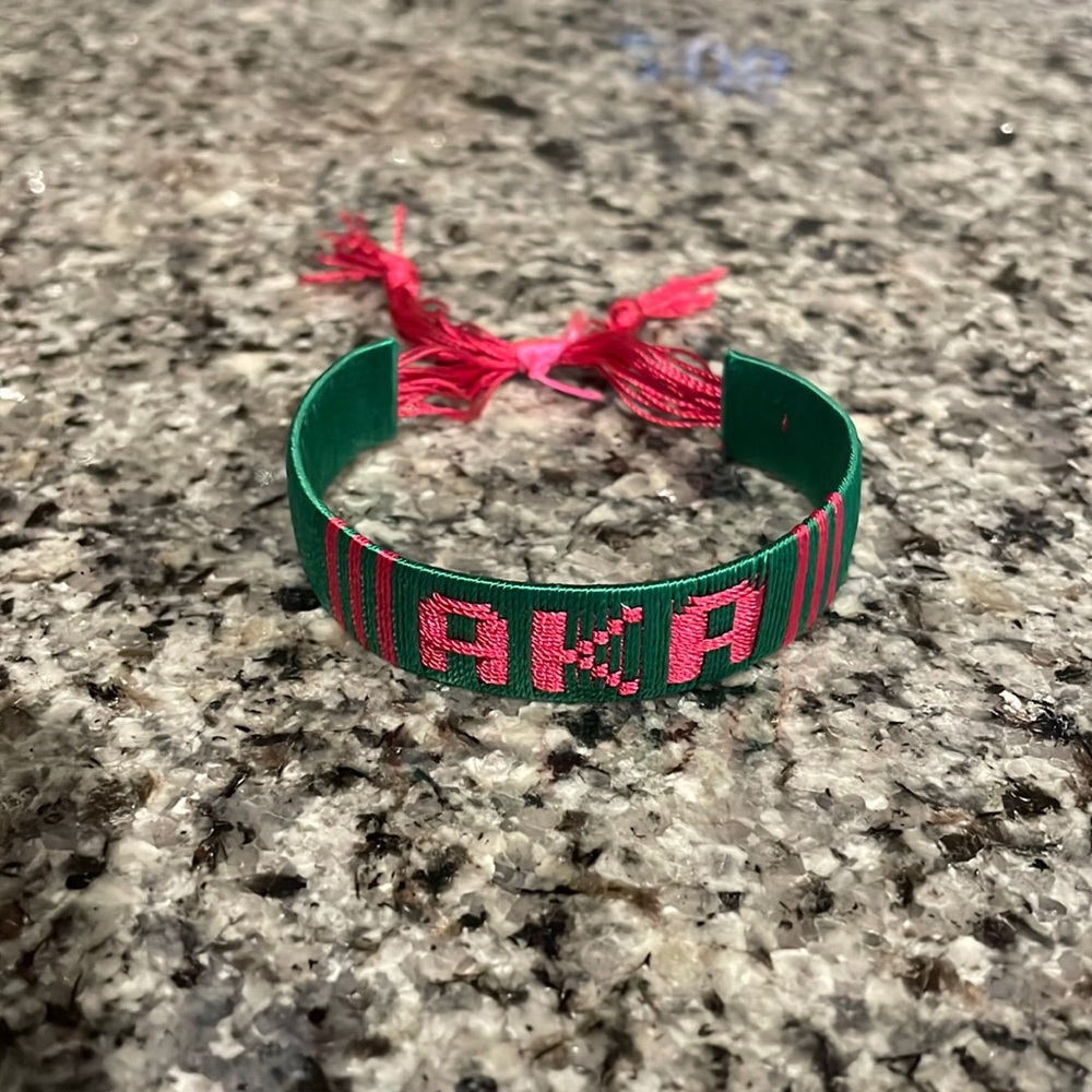 🔥 AKA bracelet 💗💚
